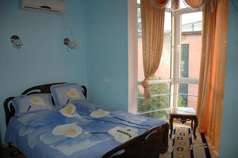Edemi Hotel Kʼutʼaisi Quarto foto