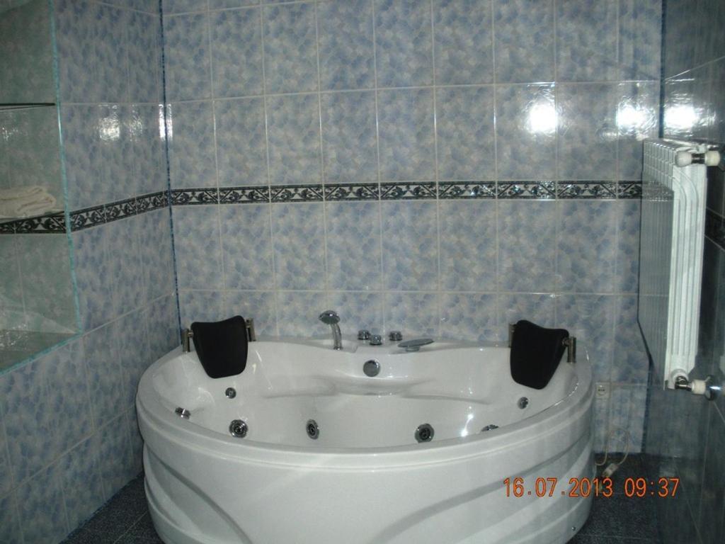 Edemi Hotel Kʼutʼaisi Quarto foto