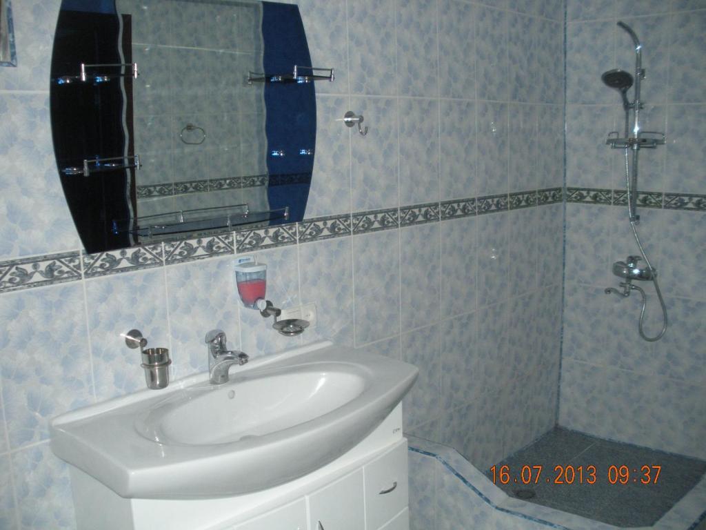 Edemi Hotel Kʼutʼaisi Quarto foto
